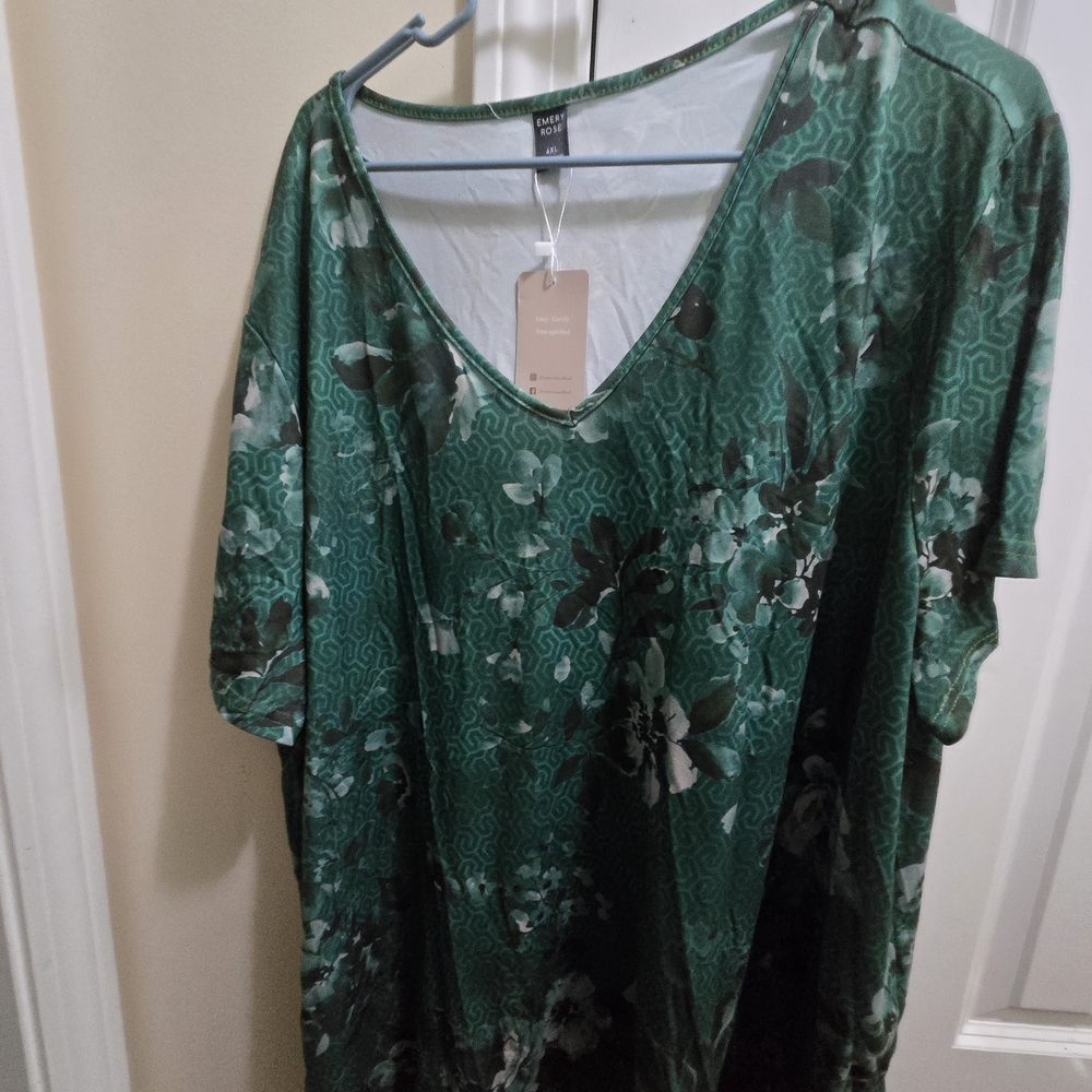 Elegant Green Floral V-Neck Blouse
